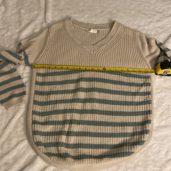 R D Style brand striped sweater. Size XL. - Picture 5 of 9